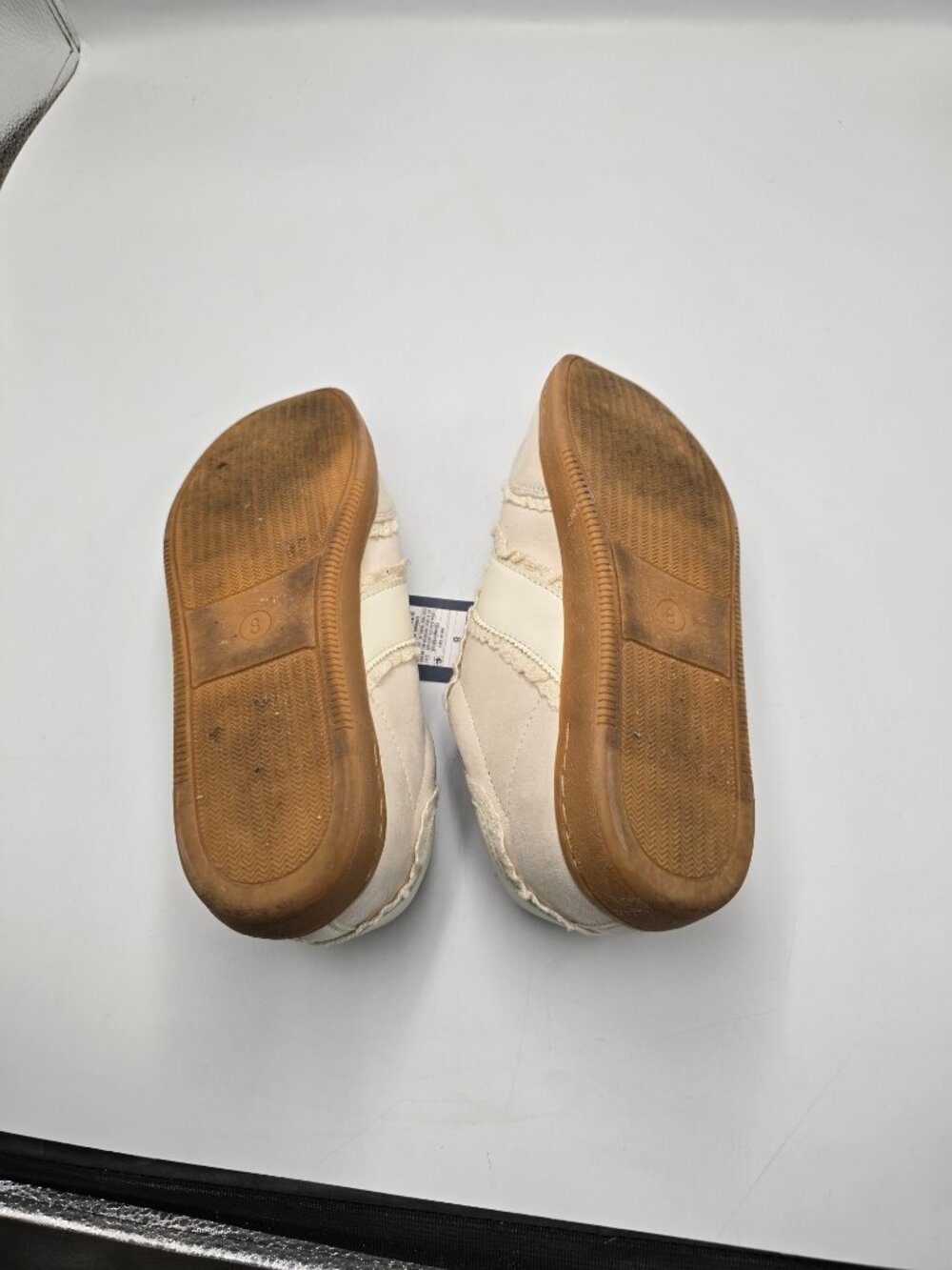 Universal Thread Sneaker - Picture 3 of 3